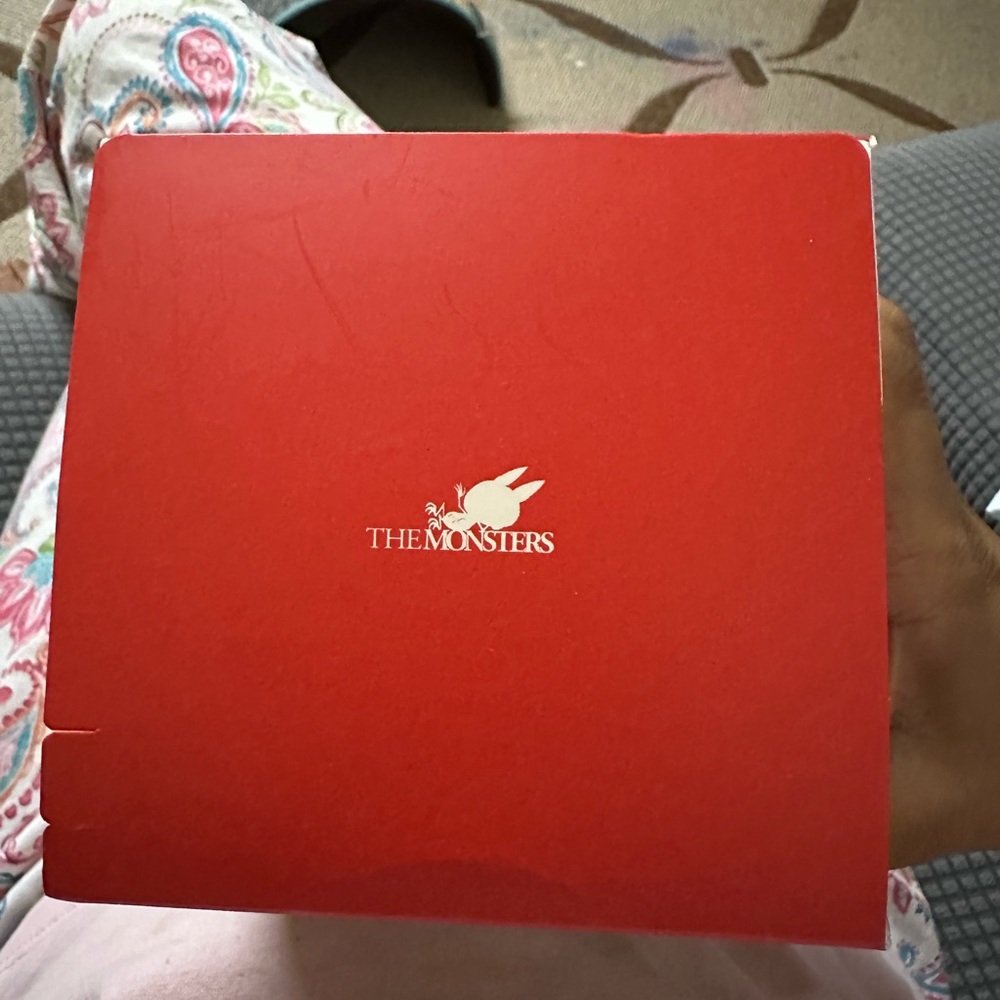 Red Striped Packaging Box - Picture 2 of 4